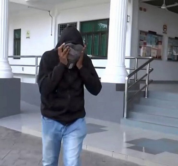 （古城版）教师向11岁女学生施魔爪被控