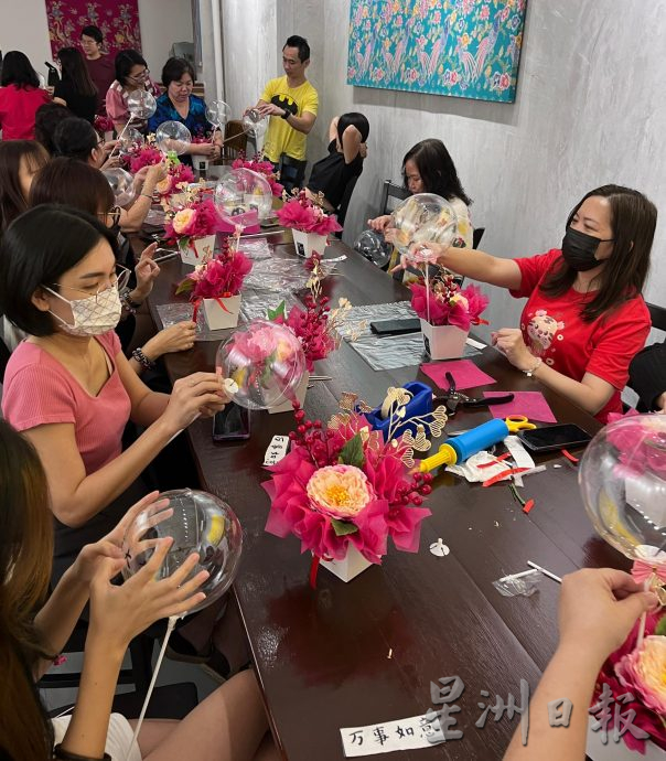 （古城版）新春年花工作坊吸引多人参与反应热烈