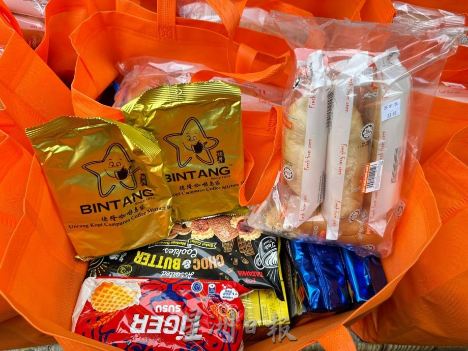 (古城第七版主文)65人领取红包爱心餐过年 感受社会温情