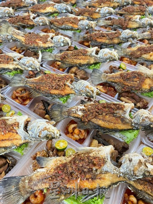 (古城第七版主文)65人领取红包爱心餐过年 感受社会温情