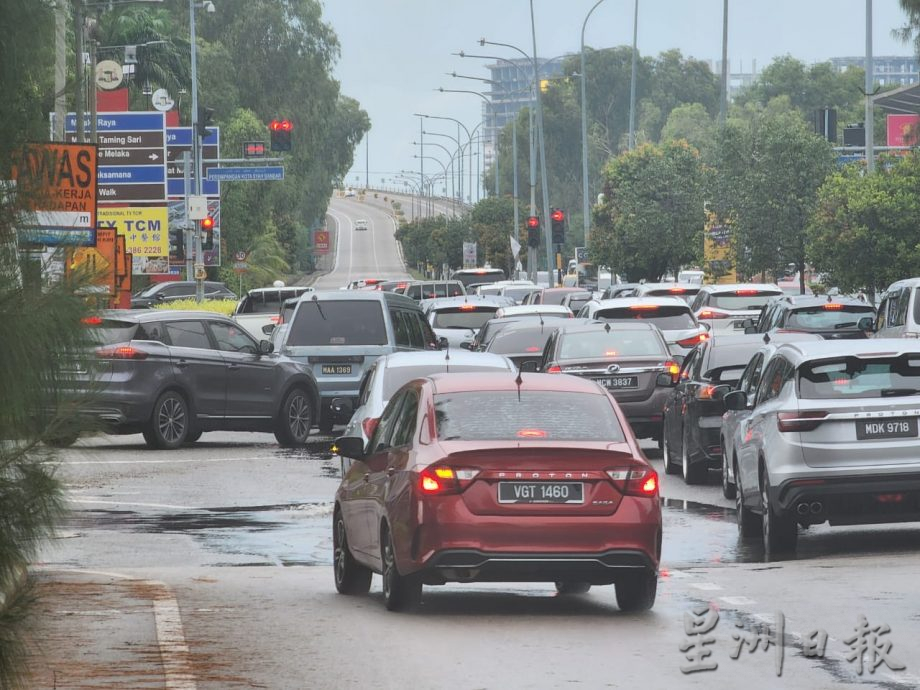 (古城第三版主文)排污工程没盖上洞口,匿藏危机