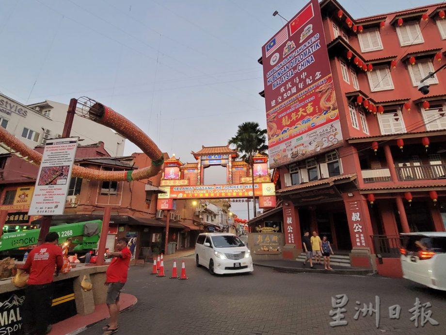 （古城第三版主文）鸡场街祥龙，升空了！