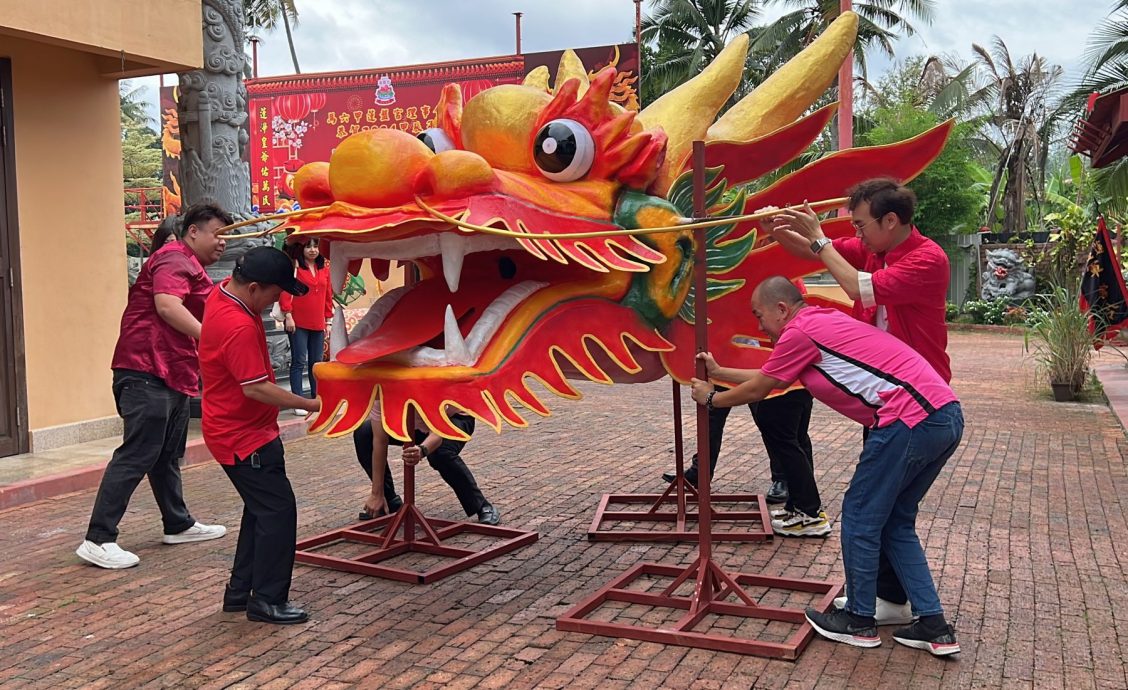 (古城第二版主文)268尺祥龙和9鲤鱼初登场·月底升空鸡场街装置