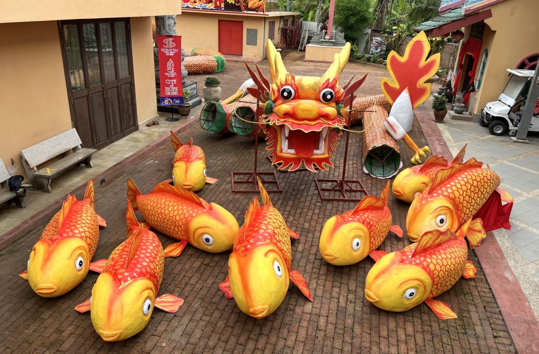 (古城第二版主文)268尺祥龙和9鲤鱼初登场·月底升空鸡场街装置