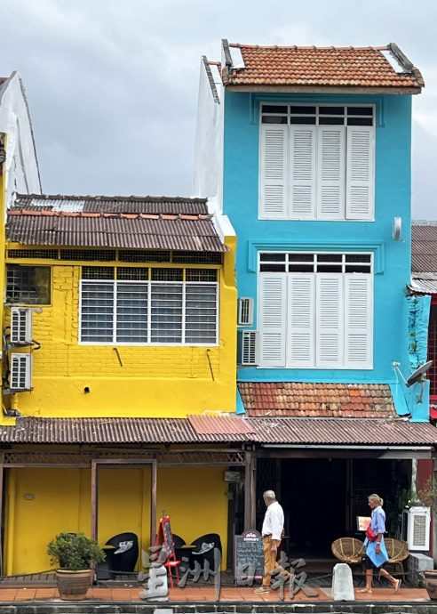 （古城第二版主文）吉灵街河畔老屋换装·热情迎接游客到来