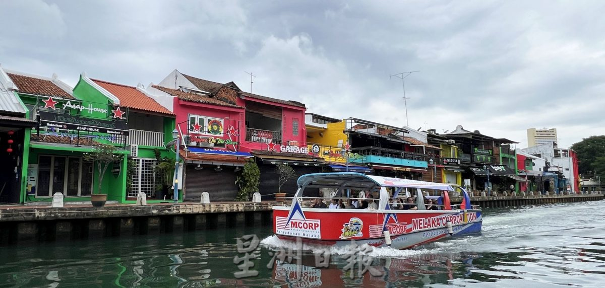 （古城第二版主文）吉灵街河畔老屋换装·热情迎接游客到来