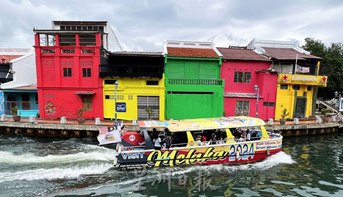 （古城第二版主文）吉灵街河畔老屋换装·热情迎接游客到来