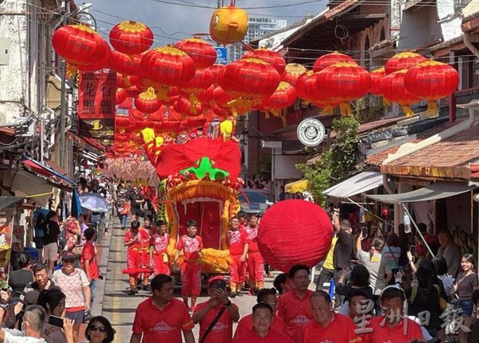 (古城第二版主文)巨龙点睛、大漆篮游行、大灯“龙”及牌楼亮灯