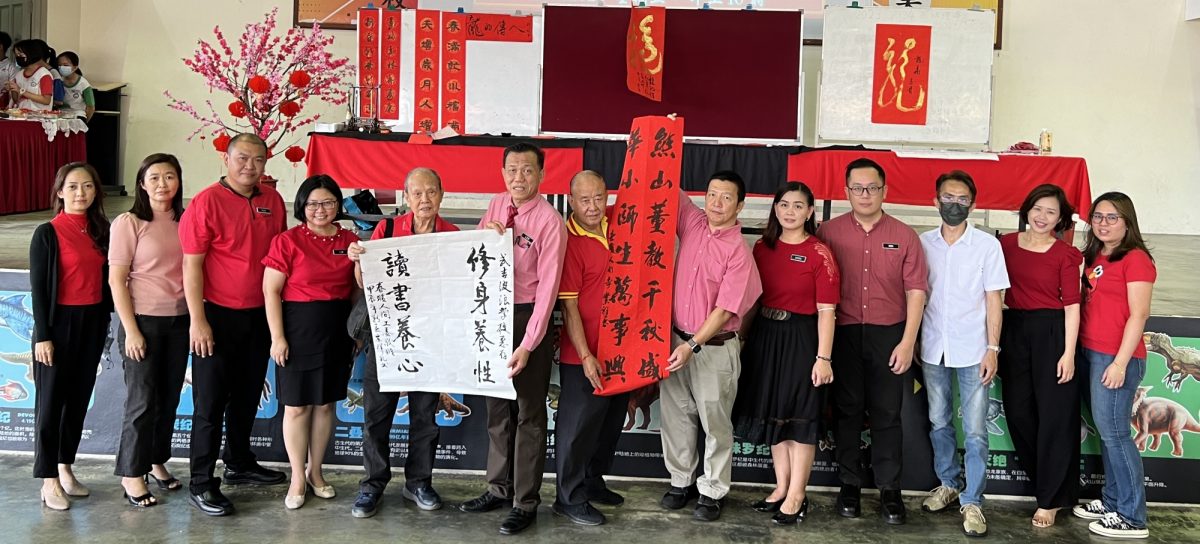 (古城第二版主文)春暖人间 家家贴春联 推介礼