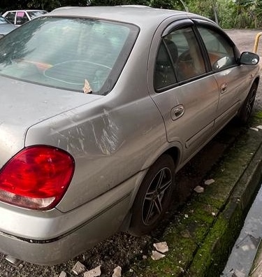 (古城第二版主文)郑和将军组屋A座墙面剥落砸中轿车