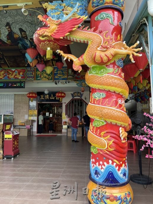 （古城第五版主文）青山侯王庙，一柱擎天大龙柱