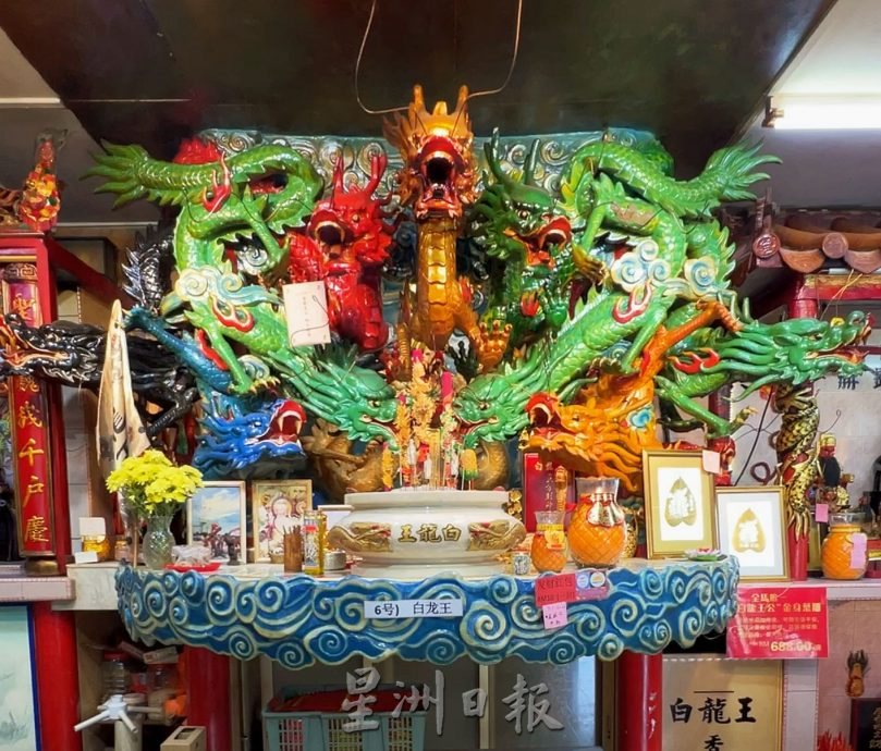 (古城第五版主文)青山侯王庙,一柱擎天大龙柱