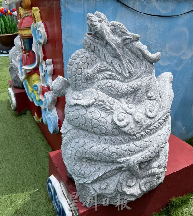 （古城第五版主文）青山侯王庙，一柱擎天大龙柱