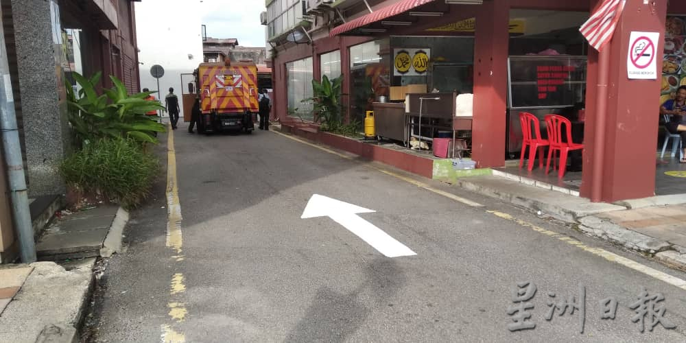 （古城第六版主文）甲拉也靠近本报侧巷重划箭头及安装告示牌