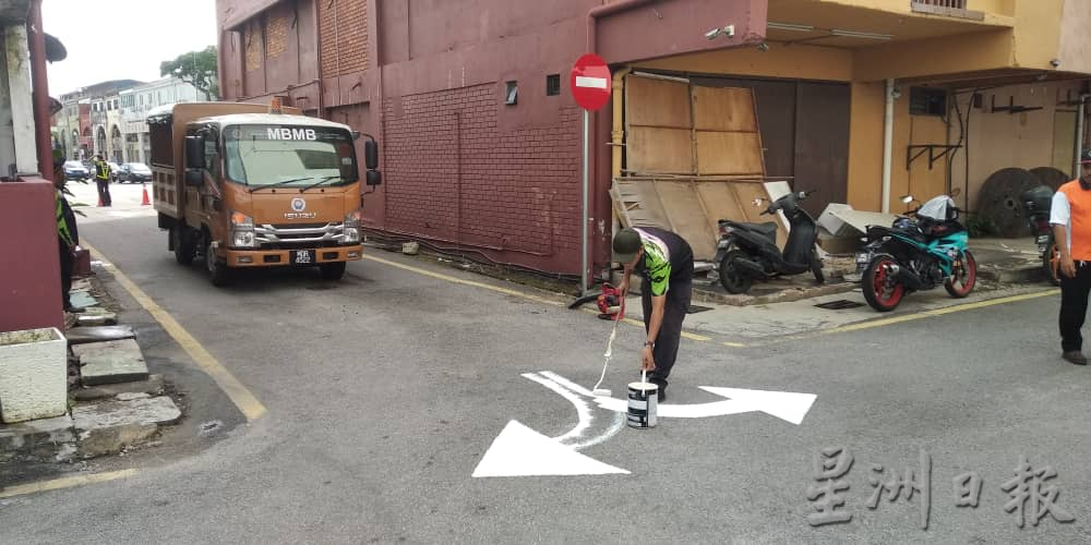 （古城第六版主文）甲拉也靠近本报侧巷重划箭头及安装告示牌