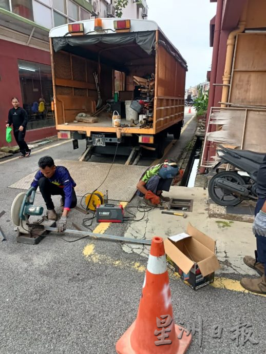 （古城第六版主文）甲拉也靠近本报侧巷重划箭头及安装告示牌