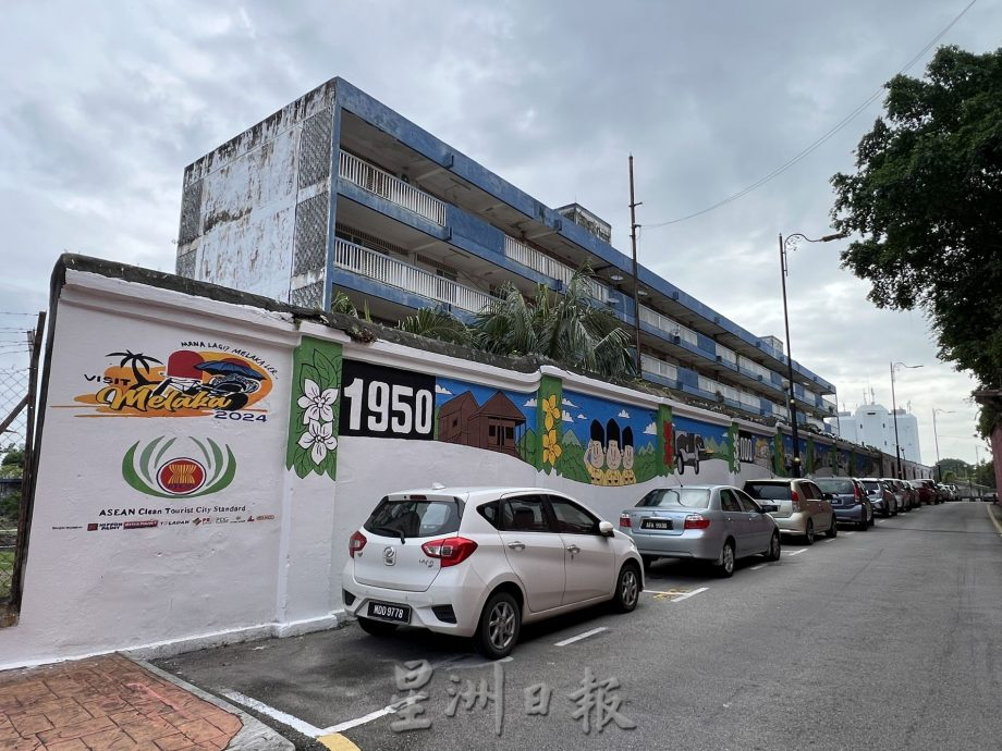 （古城第四版主文）《用眼睛去旅游》：中央县警察局壁画墙