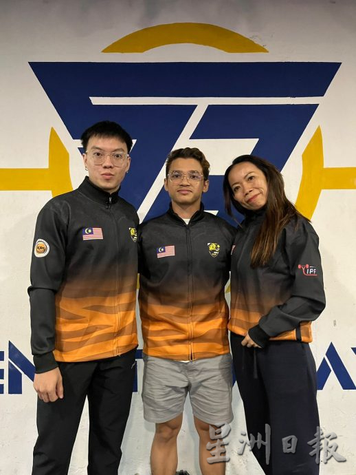 (古城第四版主文)业余力量举重训练运动员 为国争光