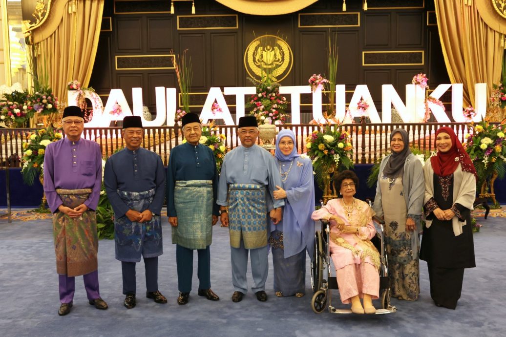 元首卸任 | 把百姓放心上曾流下男儿泪 风雨不改与民同在