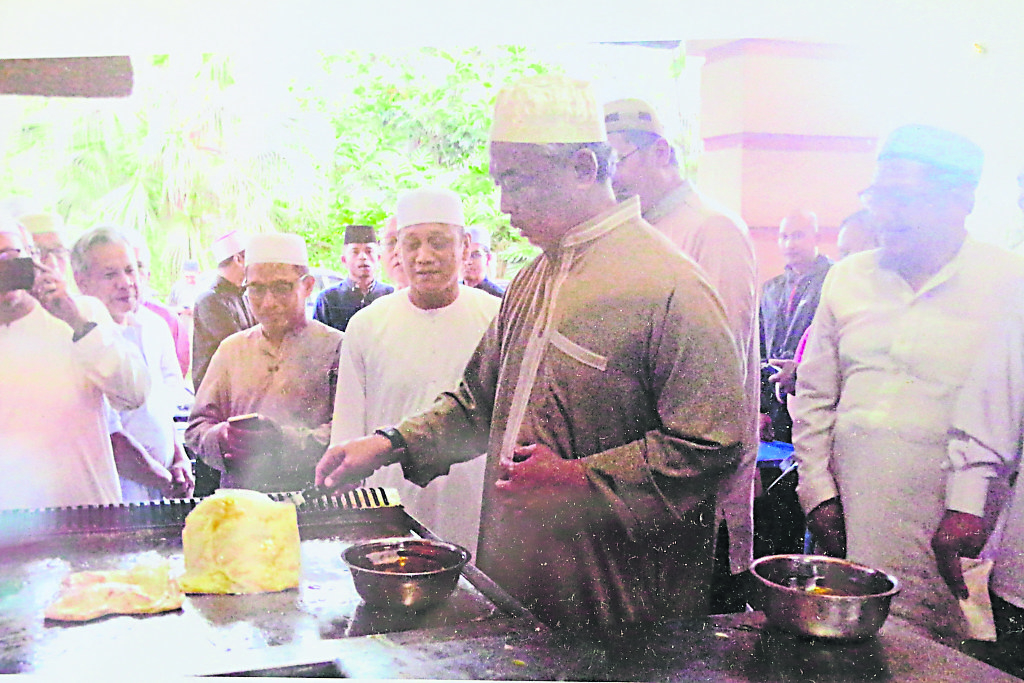 元首卸任 | 把百姓放心上曾流下男儿泪 风雨不改与民同在