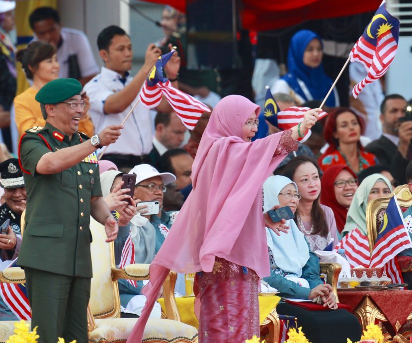 元首卸任 | 把百姓放心上曾流下男儿泪 风雨不改与民同在