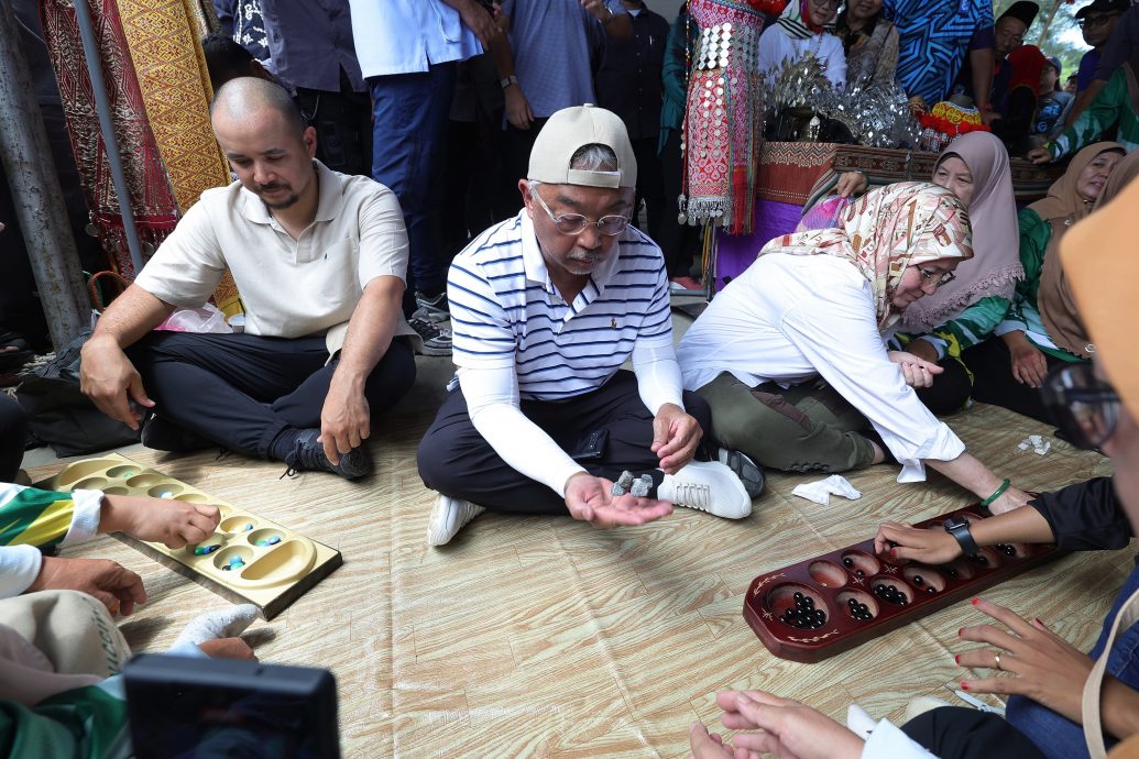 元首卸任 | 把百姓放心上曾流下男儿泪 风雨不改与民同在