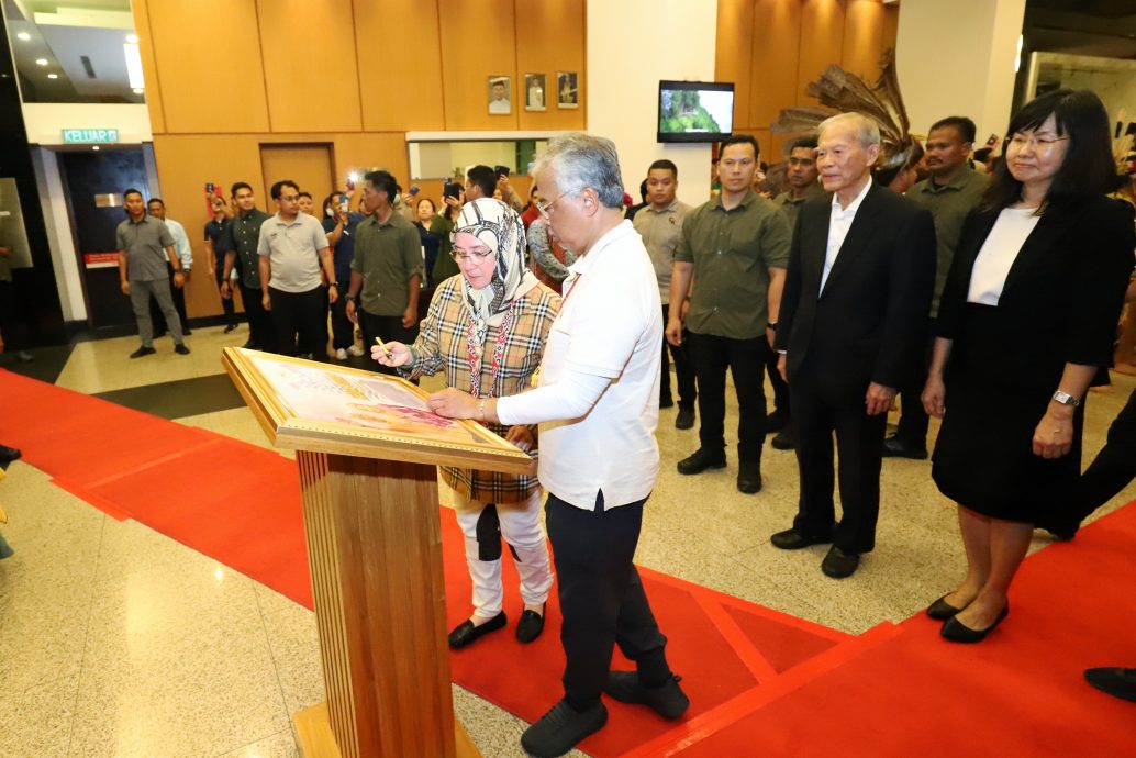 元首卸任 | 把百姓放心上曾流下男儿泪 风雨不改与民同在