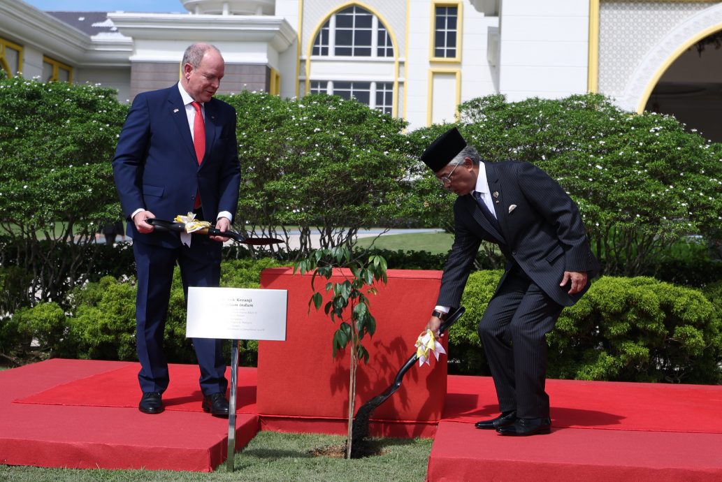 元首卸任 | 把百姓放心上曾流下男儿泪 风雨不改与民同在