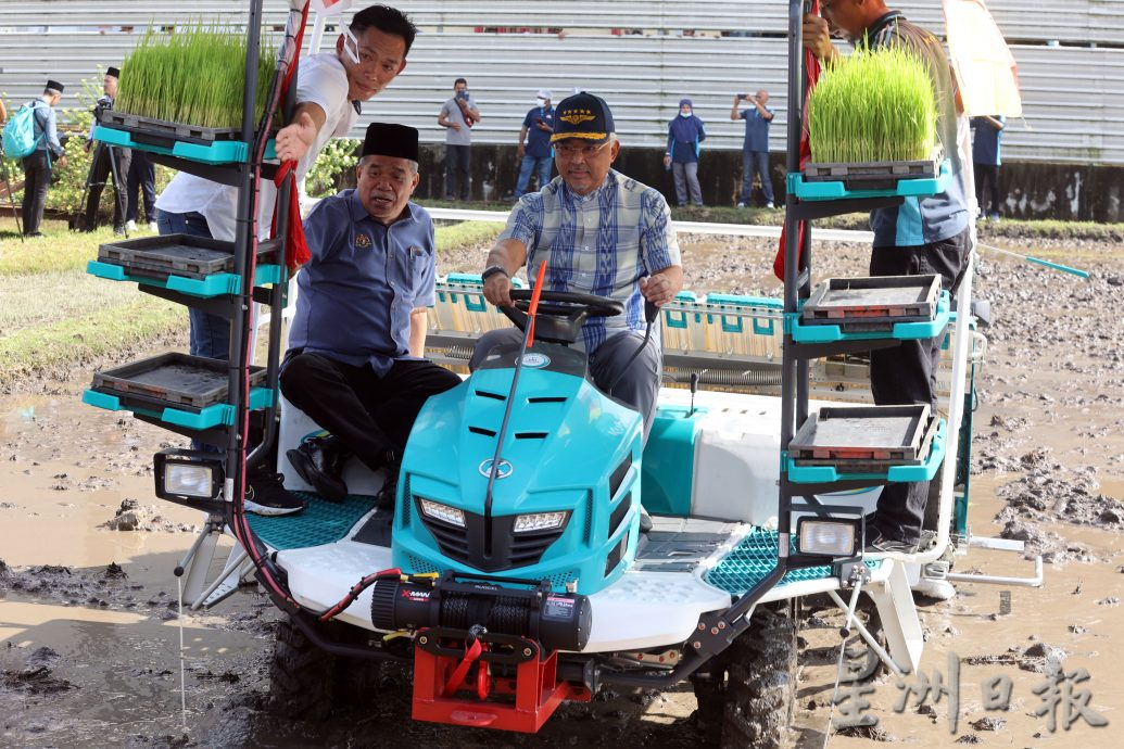 元首卸任 | 把百姓放心上曾流下男儿泪 风雨不改与民同在
