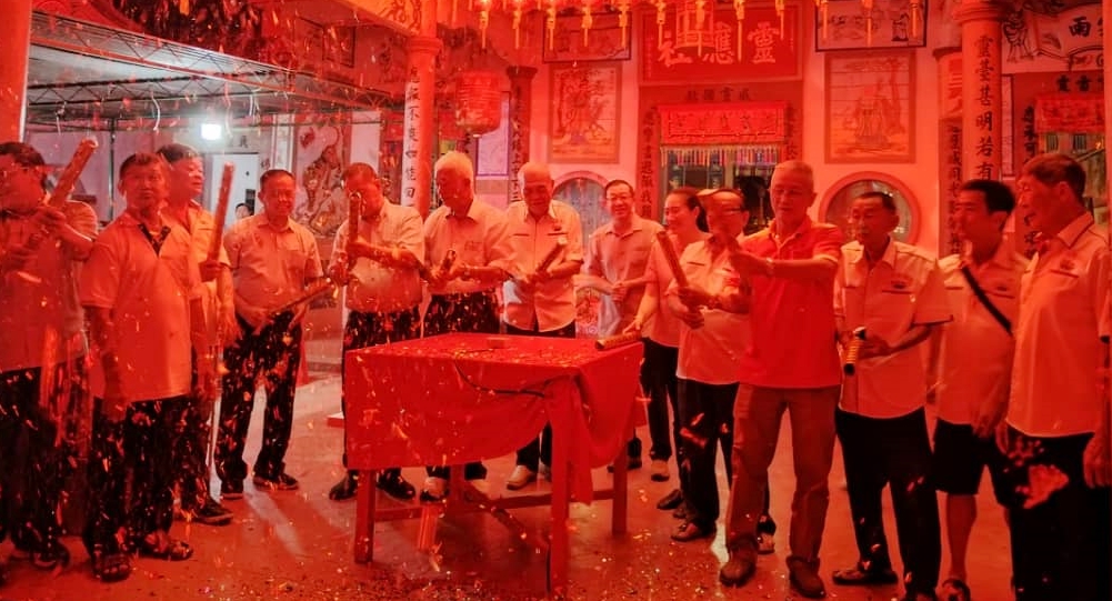 （大北马）北海灵应社新春灯笼及红灯泡亮灯