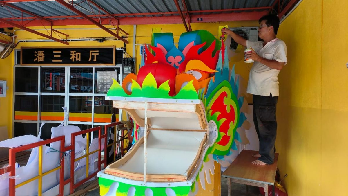 回收品打造百尺祥龙 三圣宫喜迎新春景点