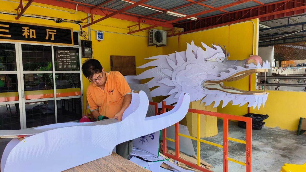 回收品打造百尺祥龙 三圣宫喜迎新春景点