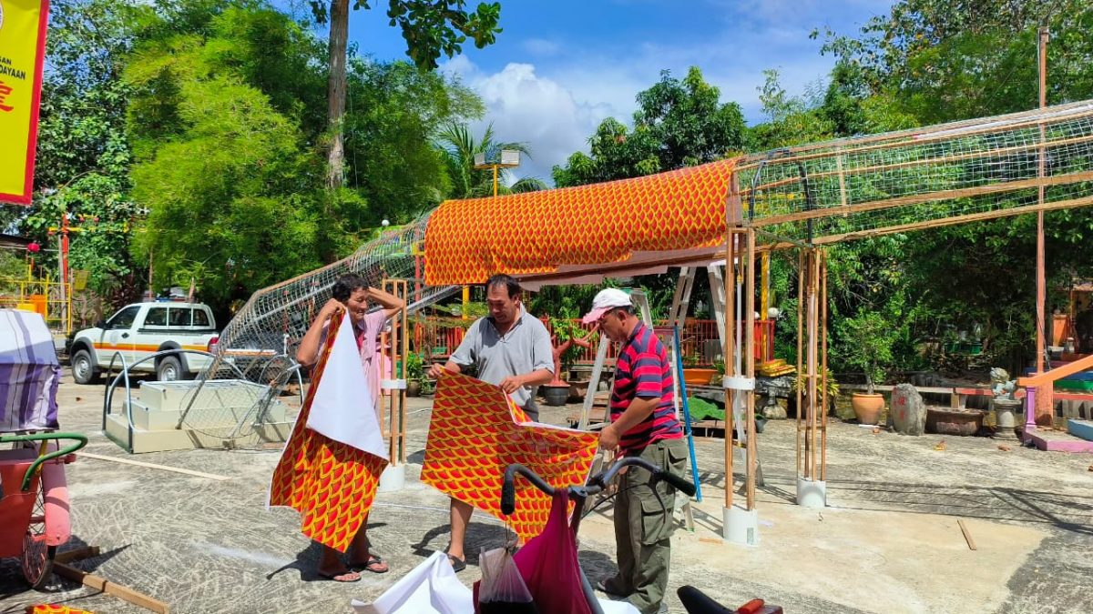 回收品打造百尺祥龙 三圣宫喜迎新春景点