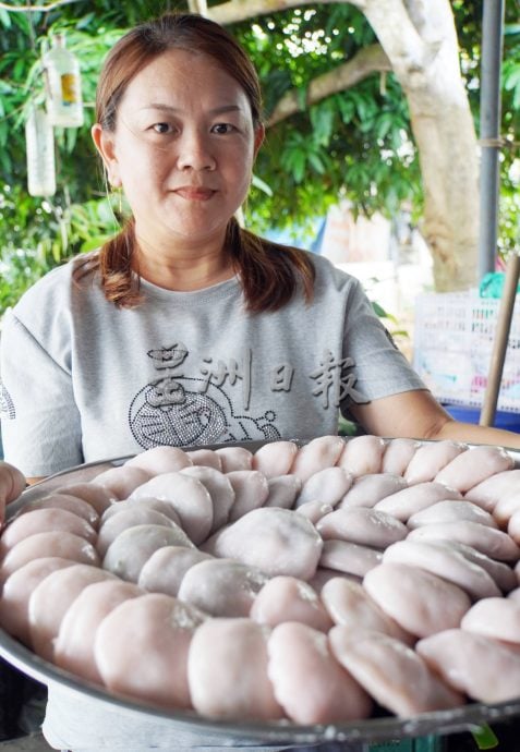 (大北马)忧潮州手工传统糕点失传,玻新路村新春嘉年华集合老中青集体制作
