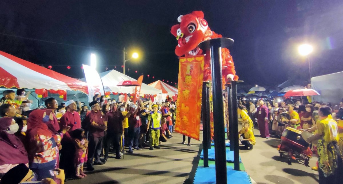 (大北马)玻中总亚娄老街新春嘉年华倒数,2日晚正式引爆,祥龙南狮战鼓高桩舞狮陆续上阵