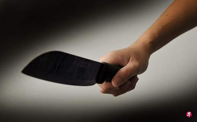 （已签发）柔：狮城二三事：为一支笔起冲突 六旬男刀砍同事监4个月又2周