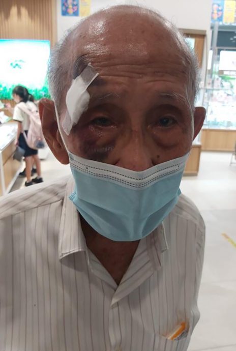 (已签发)柔:狮城二三事:九旬翁遭行动辅助工撞飞跌伤 负伤蹲点为找肇事者