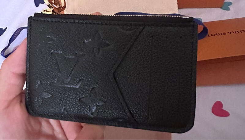 (已签发)柔:狮城二三事:妇丢失钱包剩28令吉 善心人捐款4571令吉