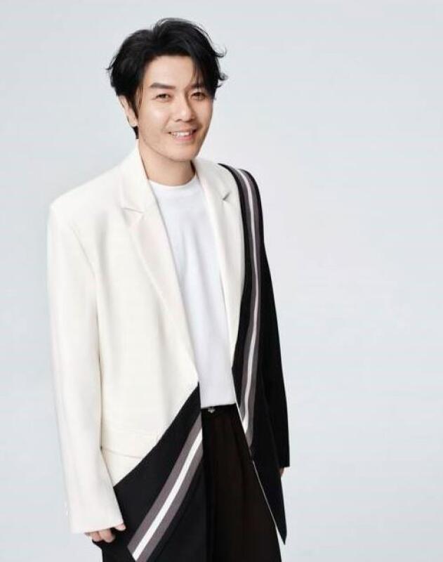 (已签发)柔:狮城二三事:服药发胖曾被催减肥 阿杜:自己舒服就好