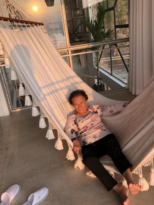 (已签发)柔:狮城二三事:未坐好巴士开动 老妇失衡跌伤头