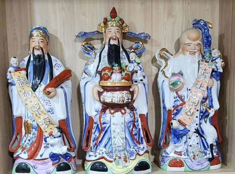 (已签发)柔:狮城二三事:每年必为神像“沐浴”求庇佑 辉哥无惧72岁本命年