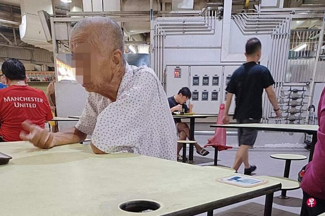 (已签发)柔:狮城二三事:火爆男被指常向食客讨钱 遭拒绝就骂人