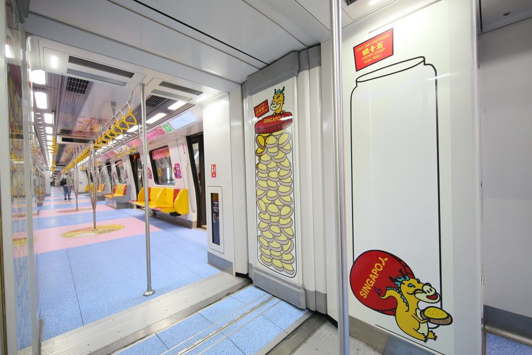 (已签发)柔:狮城二三事:狮城地铁巴士批新装喜迎龙年