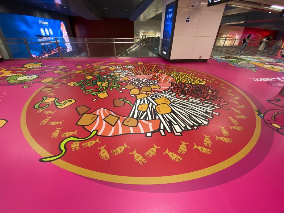 (已签发)柔:狮城二三事:狮城地铁巴士批新装喜迎龙年