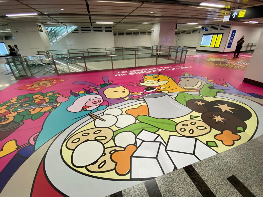 (已签发)柔:狮城二三事:狮城地铁巴士批新装喜迎龙年