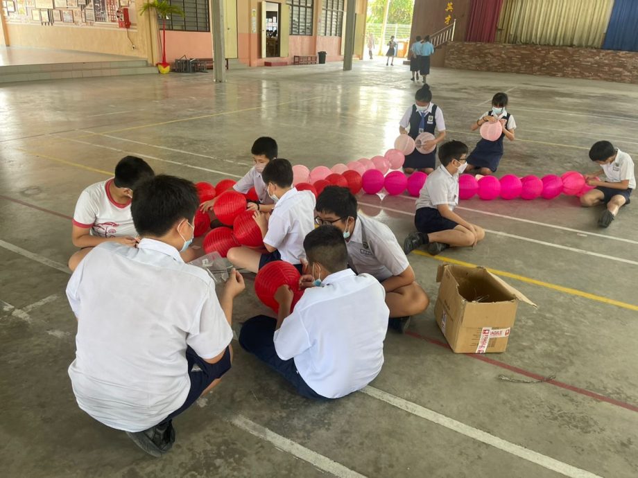 (暖势力)万里茂华小全校师生拍贺岁MV 新年开放校园回校打卡