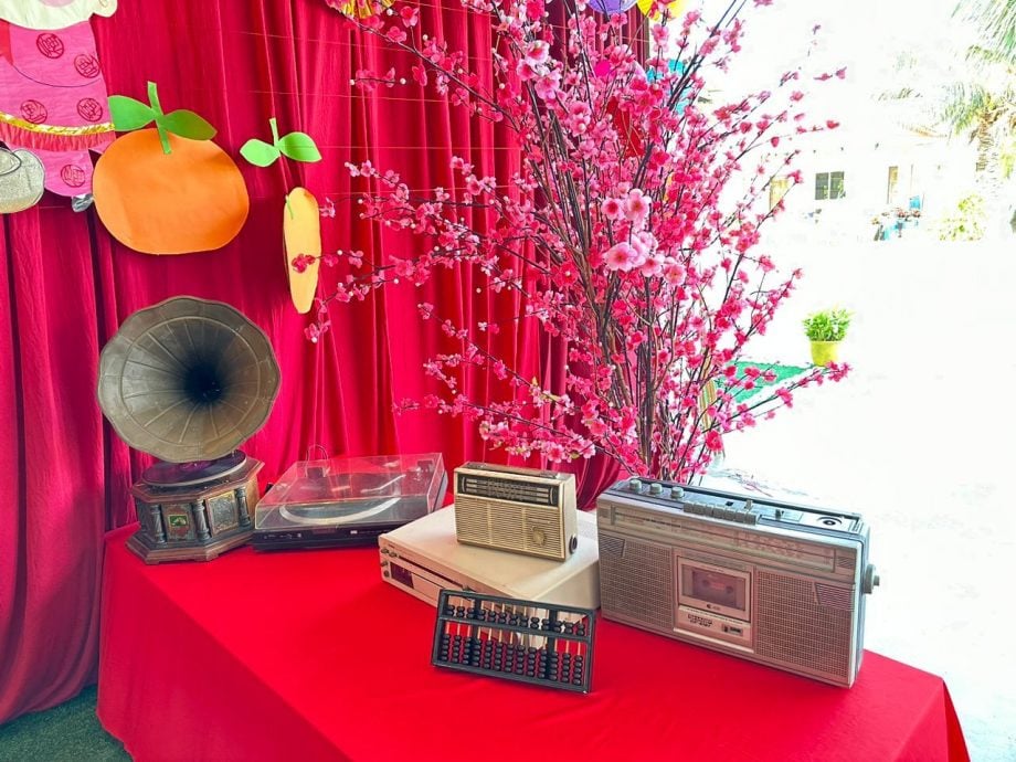 (暖势力)万里茂华小全校师生拍贺岁MV 新年开放校园回校打卡