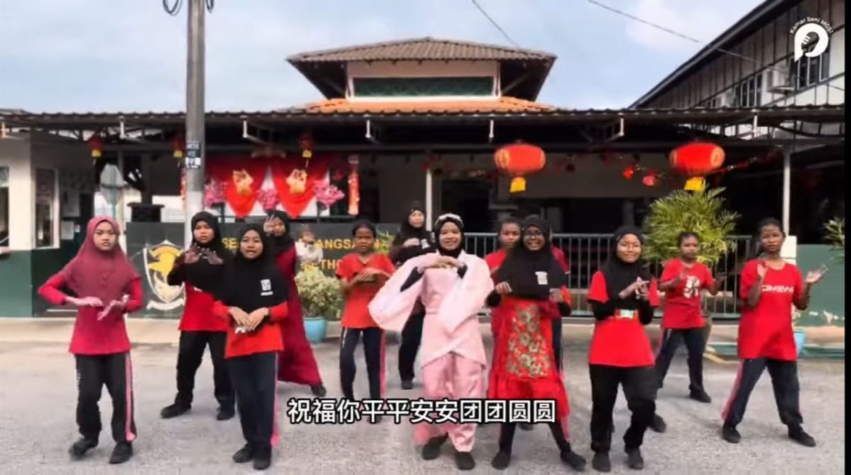 (暖势力)各族师生拍摄校园贺岁MV参赛 展现各族文化及亲善一面