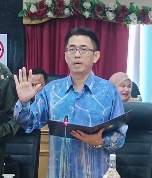 (版2头)大都会/17名新届瓜冷市议员宣誓就职,华裔女市议员增一人