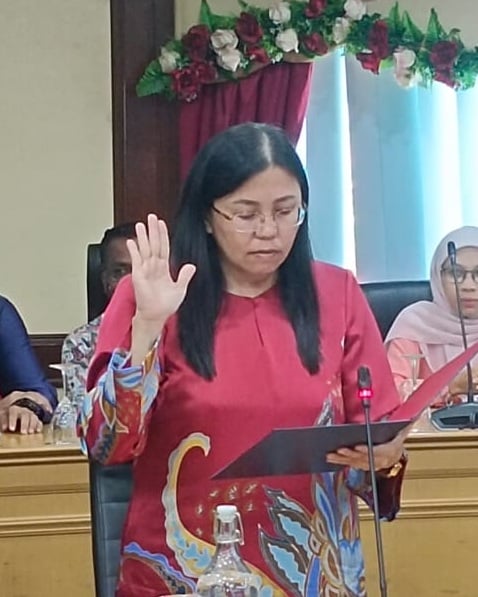 (版2头)大都会/17名新届瓜冷市议员宣誓就职,华裔女市议员增一人